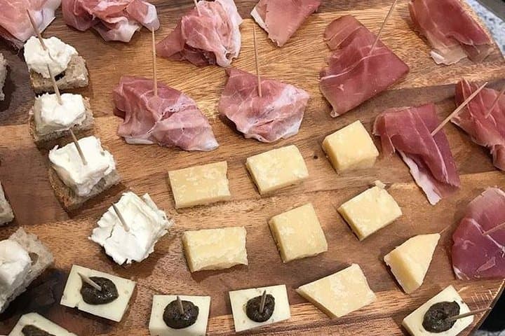 Rome Gourmet Food Tour with Free Flowing Fine Wine Barolo 5*
