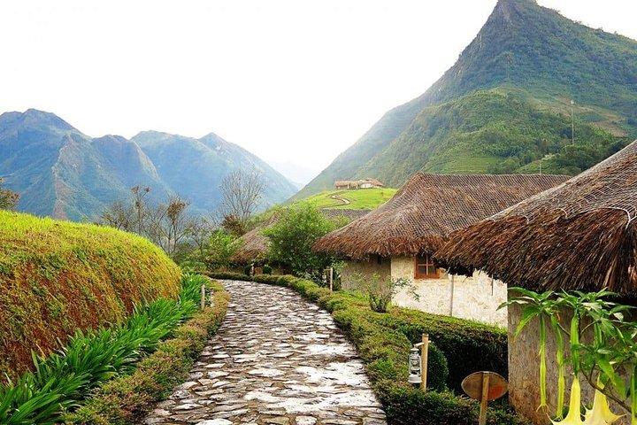 The Best Sapa Tour 2D1N Stay At 3* Hotel -Transfer by Sleep BUS