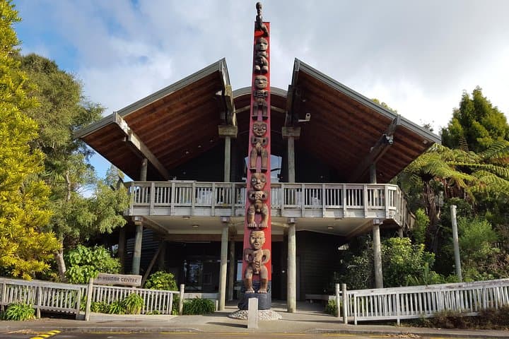 Auckland City Highlights, Afternoon Piha Beach & Rainforest Tour