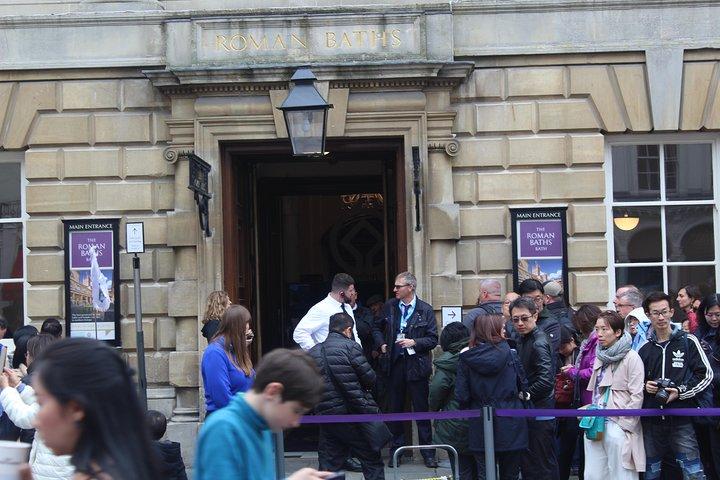 One Way or Round Trip Private Transfer: Heathrow Airport to Bath