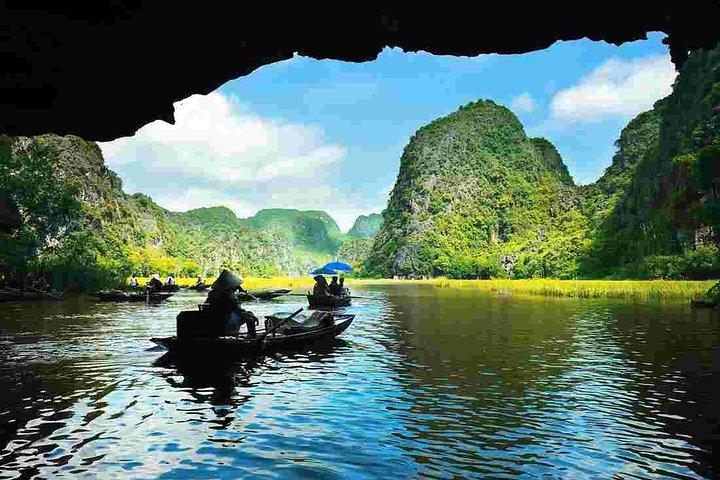 Lan Ha Bay Overnight Cruise with Kayaking, Tai Chi, Swimming,...