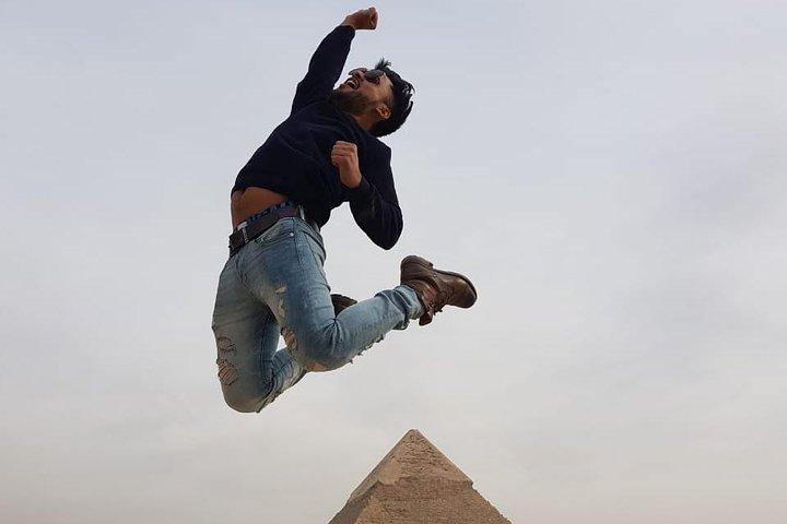 Day Tour To Pyramids of Giza and Egyptian Museum
