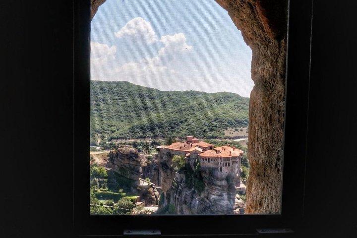 Meteora, Monasteries And Battle of Thermopylae Private Tour From Athens
