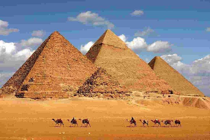 Pyramids and Tombs: Full-Day Tour to Saqqara from Cairo