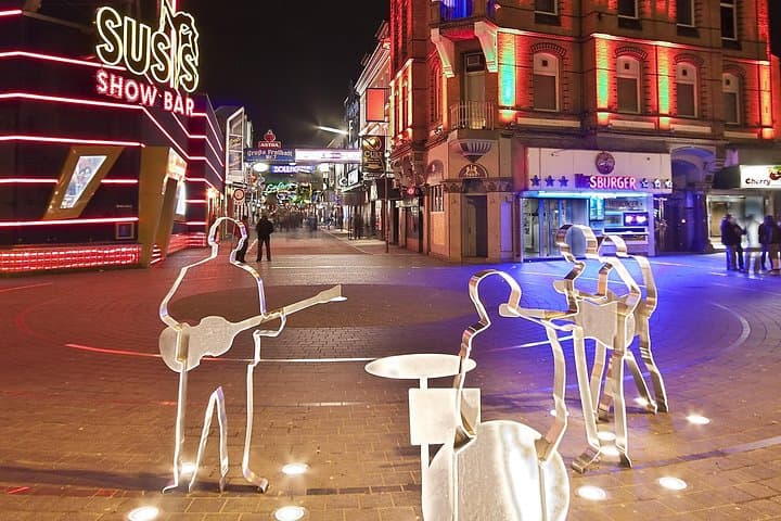 Hamburg Reeperbahn Tour with a Guide