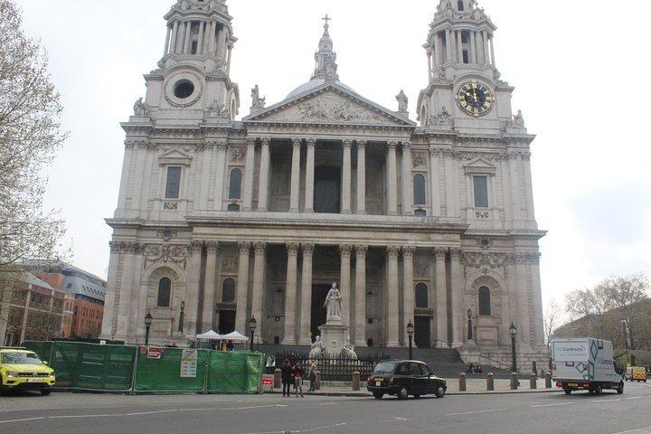 Heathrow Airport to Central London Private Round Trip Transfer