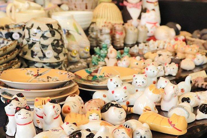 Experience Old local Tokyo & traditional food in Yanaka Ginza