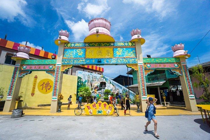 Private Tour: Crab Island Sightseeing Boat Ride and Seafood Lunch