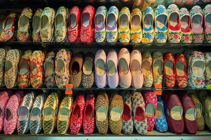 Private Walking Tour: Hidden Gems of Old Hong Kong Island