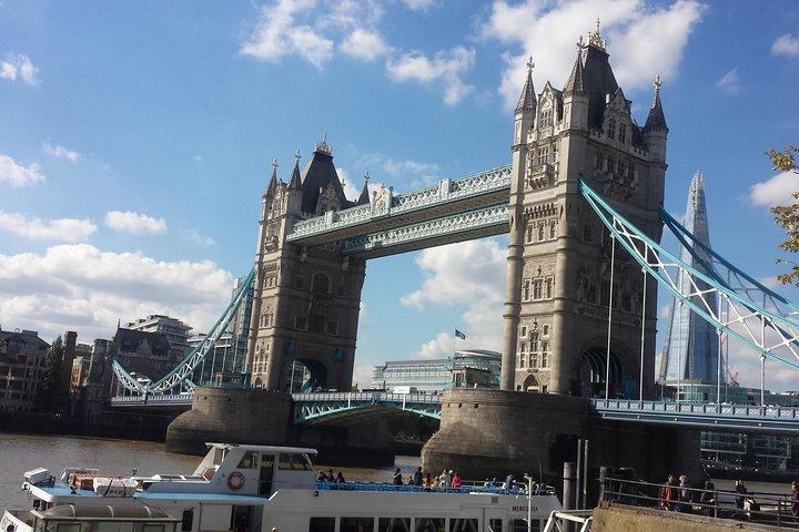 Private Transfer: Gatwick to Heathrow Airport Via London attractions