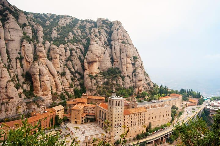 Montserrat Monastery and Sagrada Familia Tour with Liquor Tasting