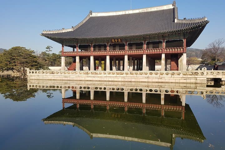 Best Walking Tour to Gyeongbok Palace Bukchon Hanok Village