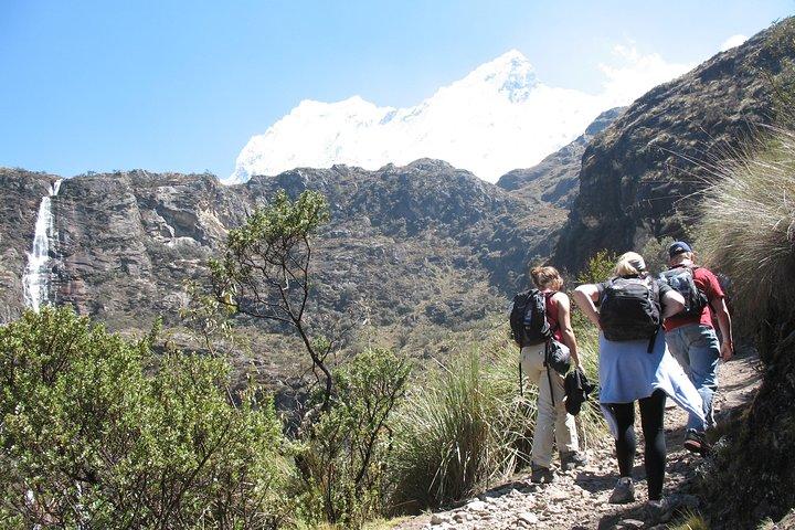 Full-Day Hike to Lake 69 in the Cordillera Blanca from Huaraz, Peru