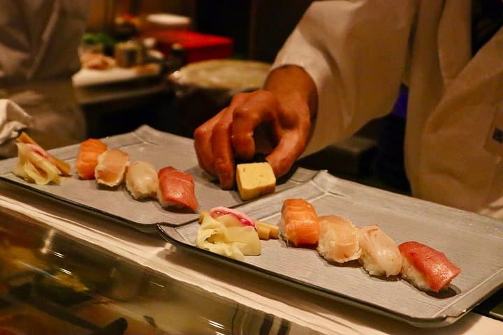 Tokyo: Food Tour in Ueno with 10+ Tastings of Japanese Classics