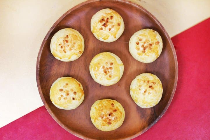 Hong Kong self-service baking experience: making traditional snacks
