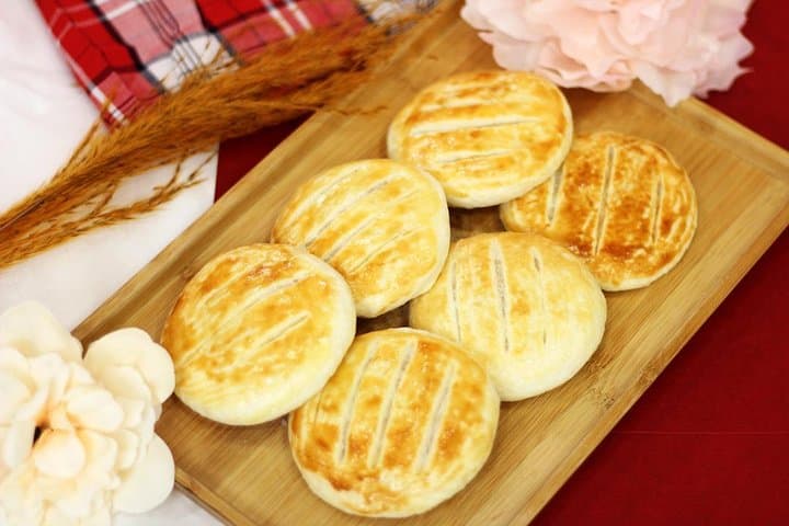 Hong Kong self-service baking experience: making traditional snacks