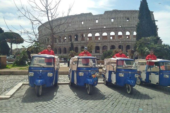 Discover the famous seven hills of Rome with the calessino bee
