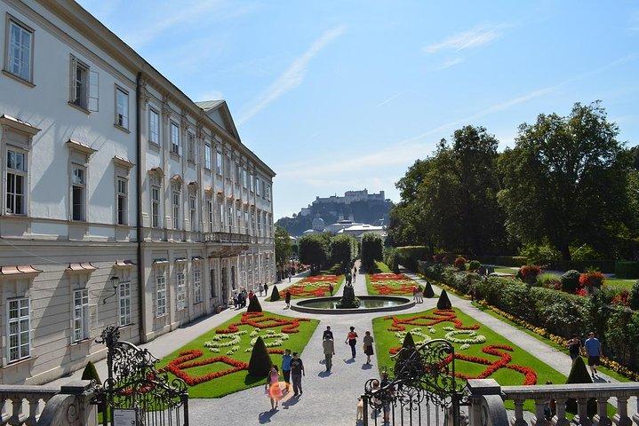 Transfer from Budapest to Salzburg: Private daytrip with 2 hours for sightseeing