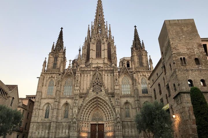 Barcelona Highlights Private Tour in a chauffeured Mercedes-Benz