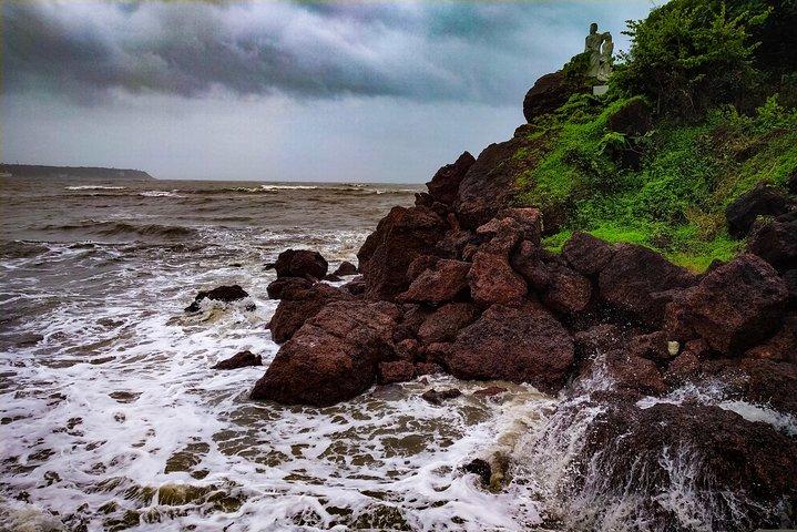 Private Portuguese Heritage Tour: Se Cathedral, Basilica of Bom Jesus and Dona Paula Beach in Goa