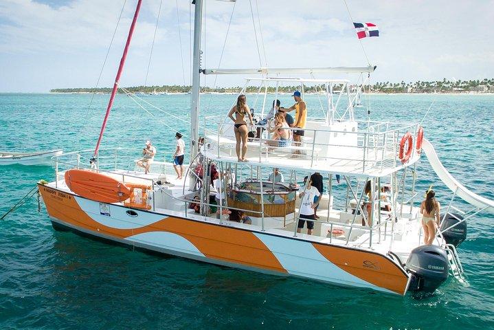 Small Group Snorkeling Cruise with Open Bar and Light Snacks