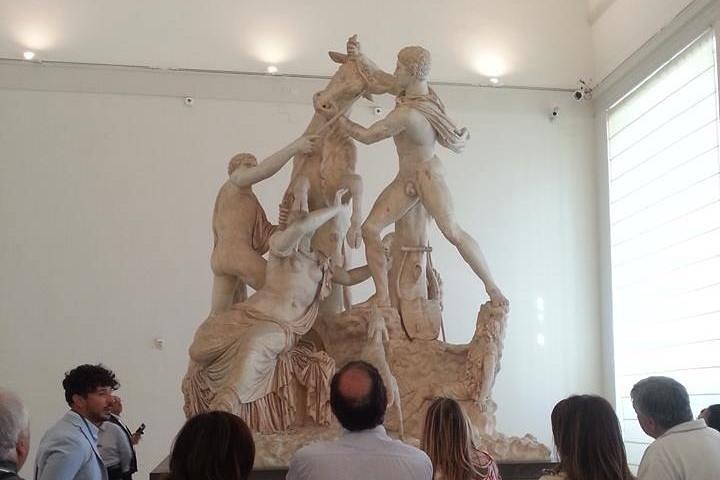 THE WONDERS OF ANTIQUES: The Archaeological Museum of Naples