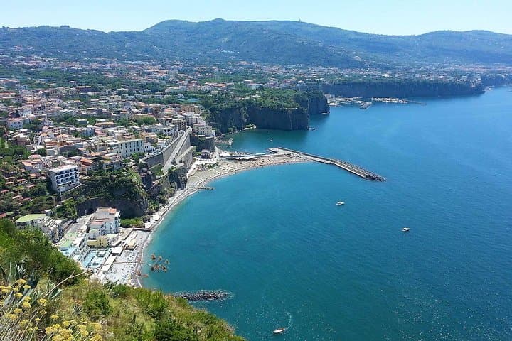 Mt. Vesuvius, Pompeii & Sorrento day-trip in 8 hours (privately)
