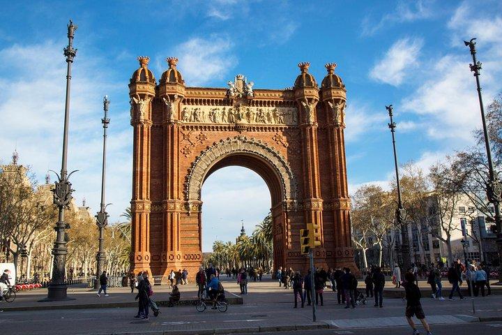 Full-Day Private Tour with Sagrada Familia and Paella