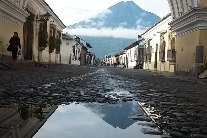 Antigua Sightseeing: Private Walking Tour Culture and History