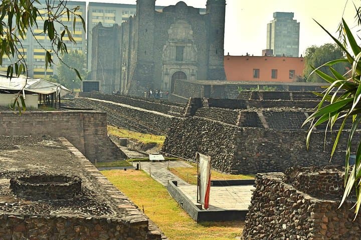 Small Group: Teotihuacan Pyramids and Shrine of Guadalupe from Mexico City