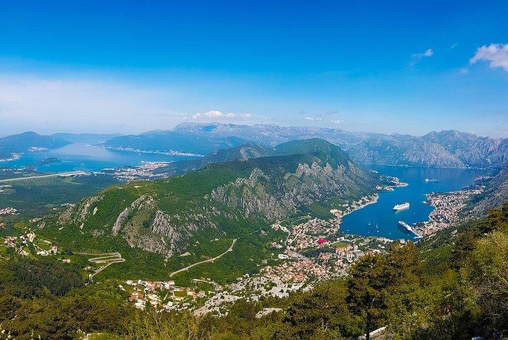 Hiking downhill from Krstac to Kotor, Old caravan path