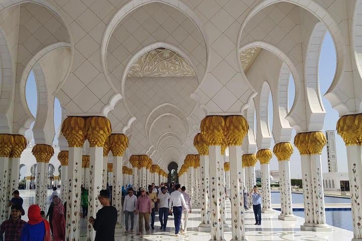 Private 10 hours tour : Dubai and Abu Dhabi with professional driver