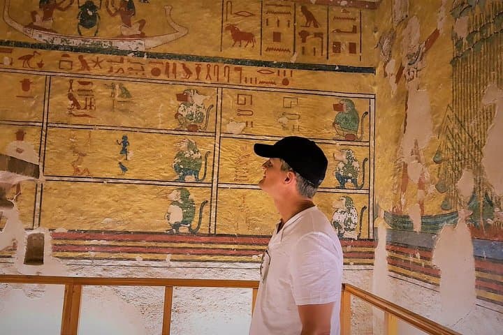 Private Luxor Guided Day Tour Valley of the Kings with Karank and Luxor Temples