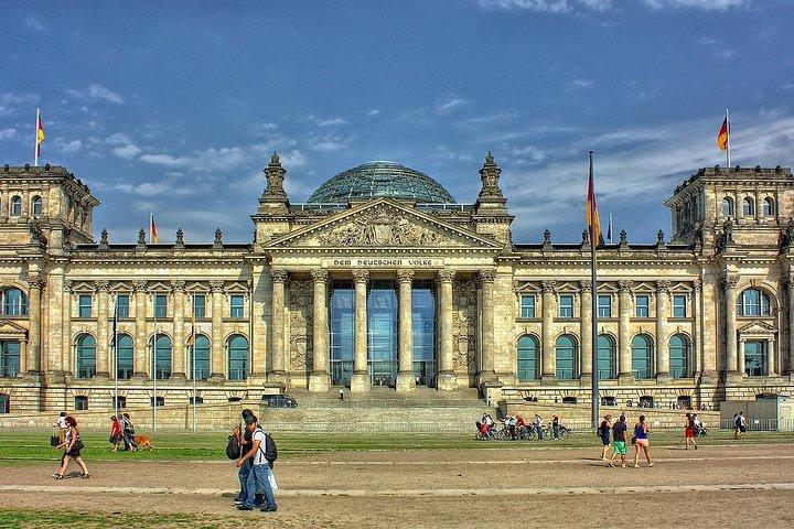 Private Transfer from Frankfurt to Berlin with 2 hours for sightseeing