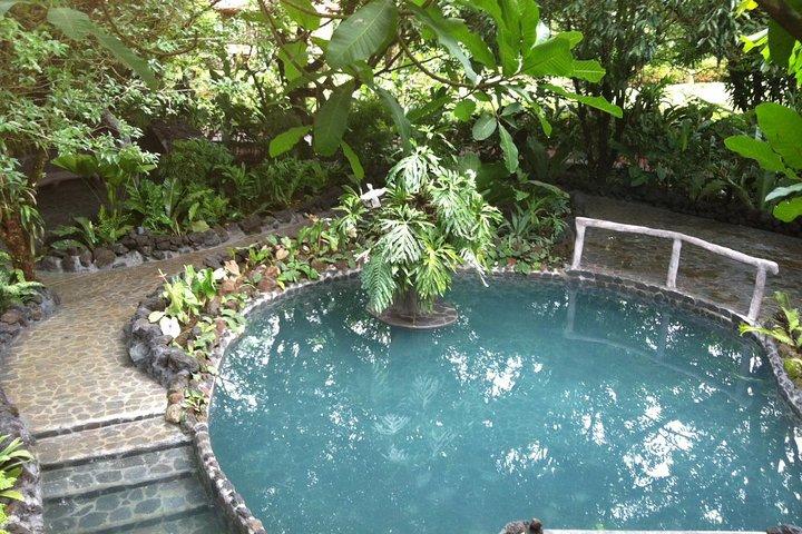 Arenal Volcano Combination Tour: Zipline, Tubing and Hot Springs