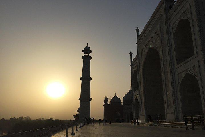 Sunrise Taj Mahal Tour With Female Tour Guide