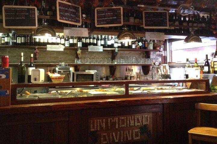Traditional Spritz and Cicchetti Experience in Venice