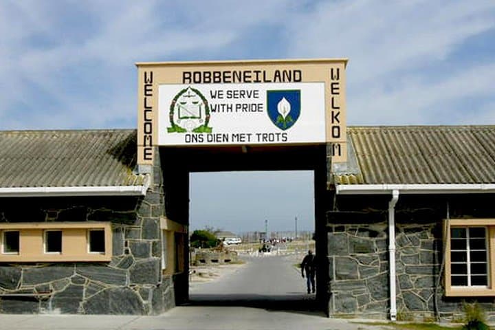 Cape Town Private Tour, Table Mountain Car Ride and Robben Island Getaway