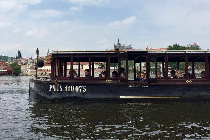 Full-Day Private Prague City tour: Prague Castle and Vltava River Cruise