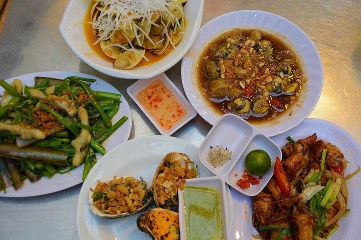 Ho Chi Minh Nightlife & Street Food Tour By Motorbike