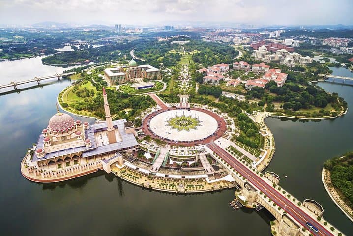 Private Half-Day Putrajaya Tour with Lake Cruise from Kuala Lumpur