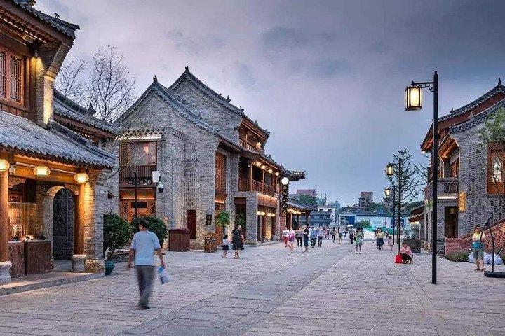 Private Walking Tour of Luoyang Ancient Culture Street and Luoyi Old Town