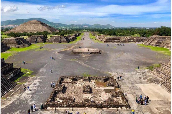 Teotihuacan Tour with Transportation & Food (PRIVATE/SHARED)