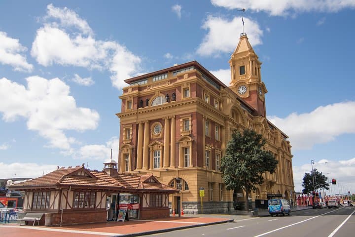 Auckland City Tour & Kumeu Wine Country Includes Wine Tastings & Lunch