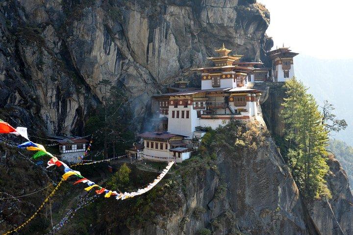 6-Day Tour of Dragon Kingdom From Paro