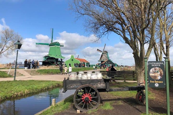 Zaanse Schans windmill tour with Italian guide