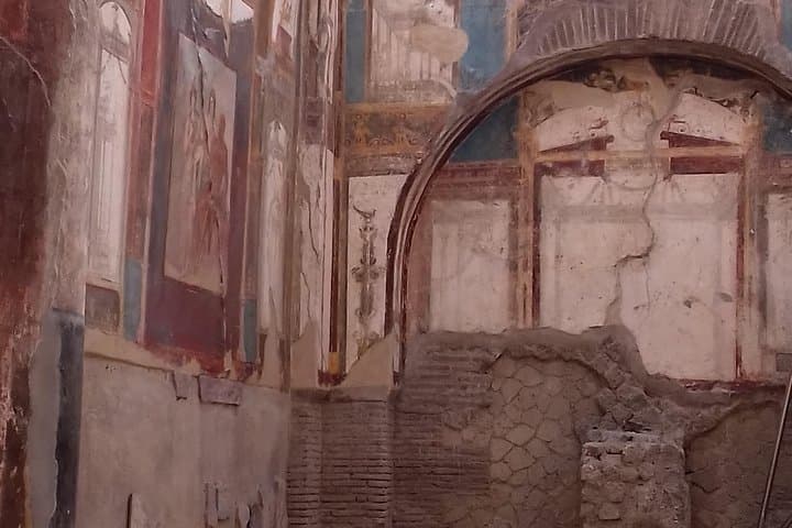 Transfer From Naples Train Station/area to Sorrento 2hr stop in Herculaneum