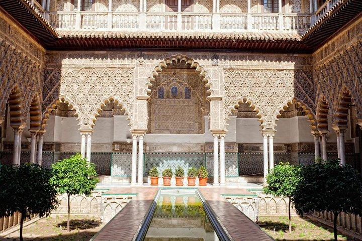 Seville Guided Tour: Alcazar, Cathedral & Giralda in English
