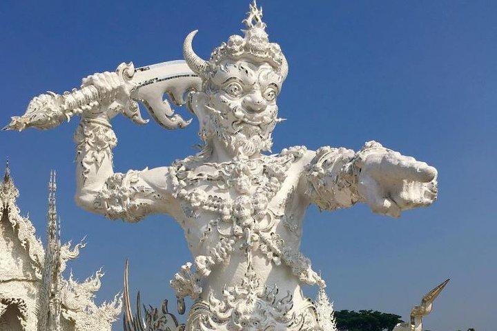Chiang Mai-Chiang Rai:White-Black-Blue Temple-Golden Triangle-Keren-Boat Trip