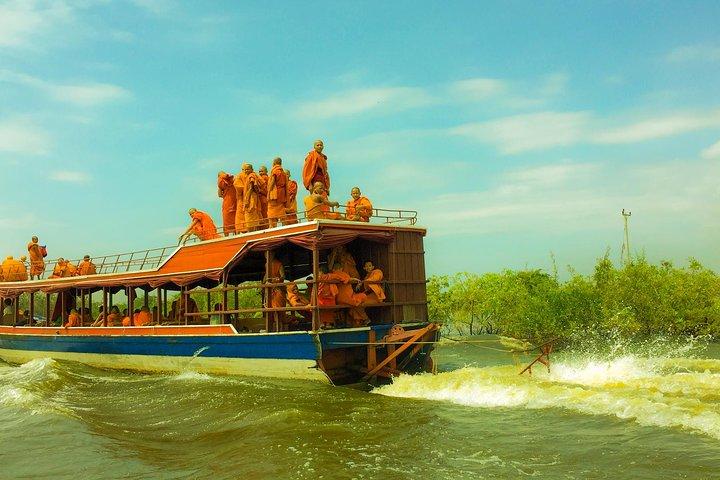 E-BIKE RIDE TO VISIT FLOATING VILLAGE (30-35 km)